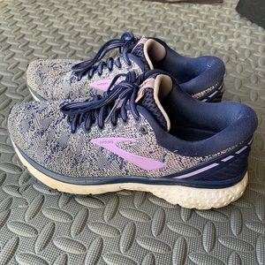Brooks Ghost Running shows